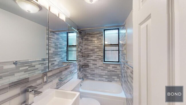 Building Photo - 724 Tenth Avenue
