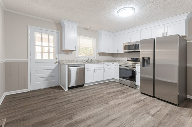 Building Photo - Adorable 2 BR duplex in the heart of Mboro!