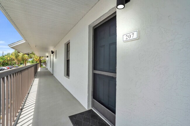 Building Photo - 600 Neapolitan Way