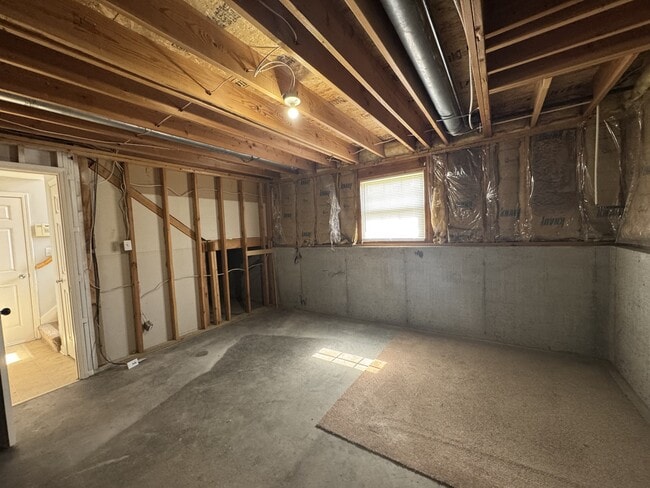 Building Photo - 5606 N Richmond Ave
