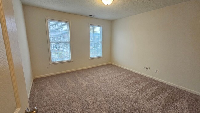 Building Photo - Bright & Spacious Home in Fredericksburg!