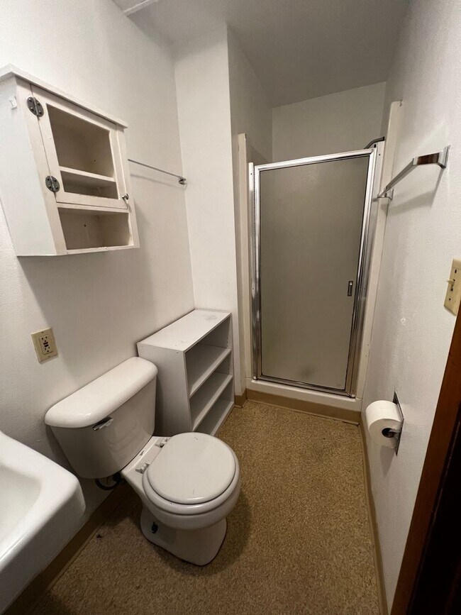 Building Photo - Vine Maple Triplex