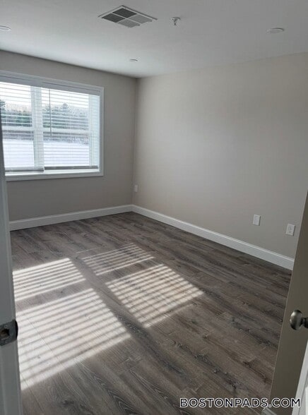 Building Photo - 21 Kenmar Dr