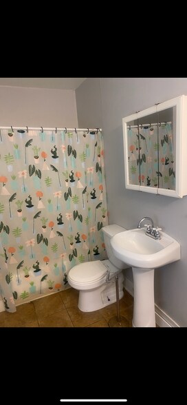 Building Photo - 21 Haendel St