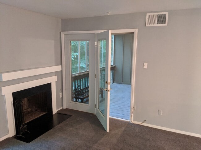 Building Photo - Two bedroom condo