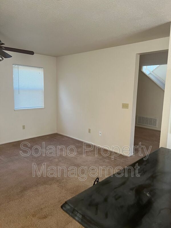 Building Photo - 556 Regency Cir