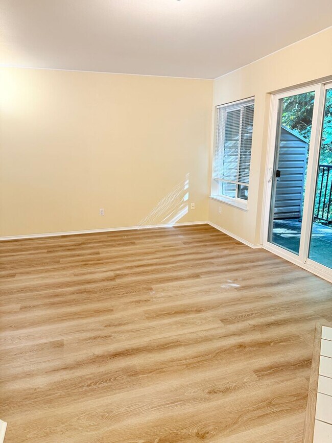 Building Photo - Top-Floor Living in Issaquah!