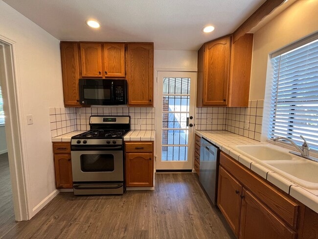 Building Photo - Spacious 3 bed 1bath home available in Ard...