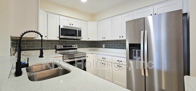 Building Photo - 9535 Bay Front Dr