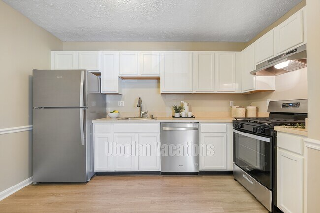 Building Photo - 10 Ironstone Ct