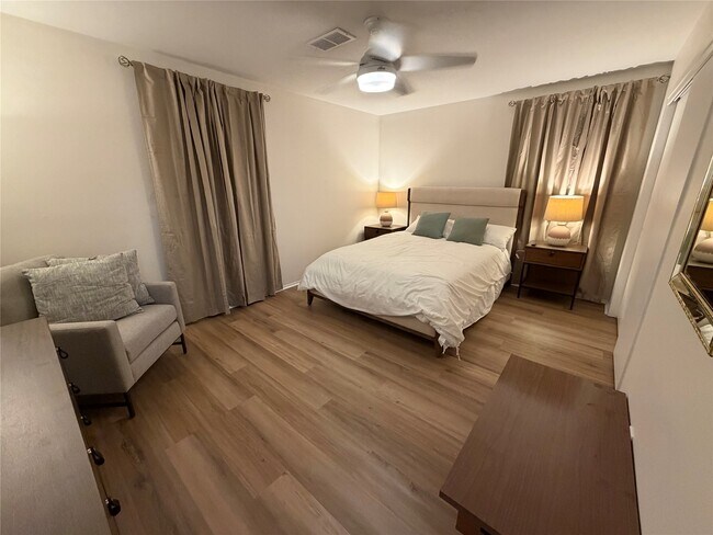 Building Photo - 2012 Brun St