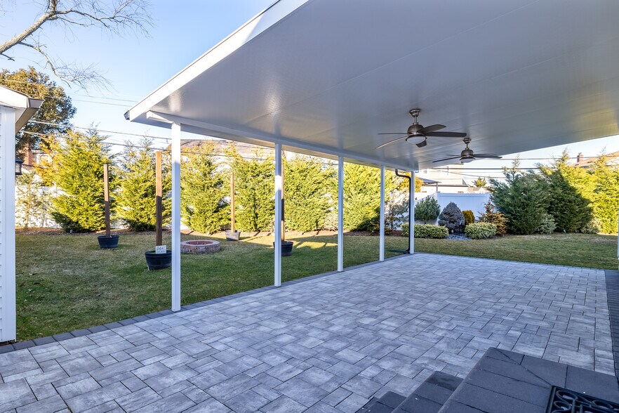 Building Photo - 762 Caryl St