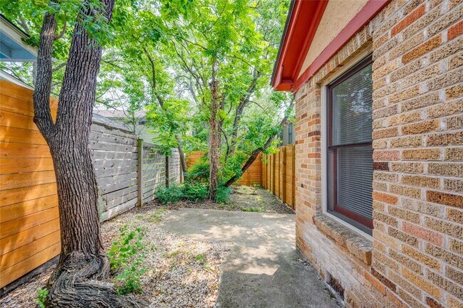 Building Photo - 1623 Palma Plaza