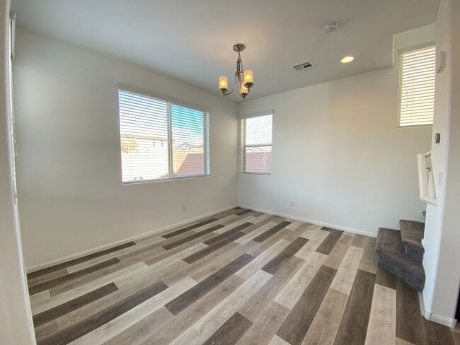 Building Photo - Gorgeous Home in Gated Community!