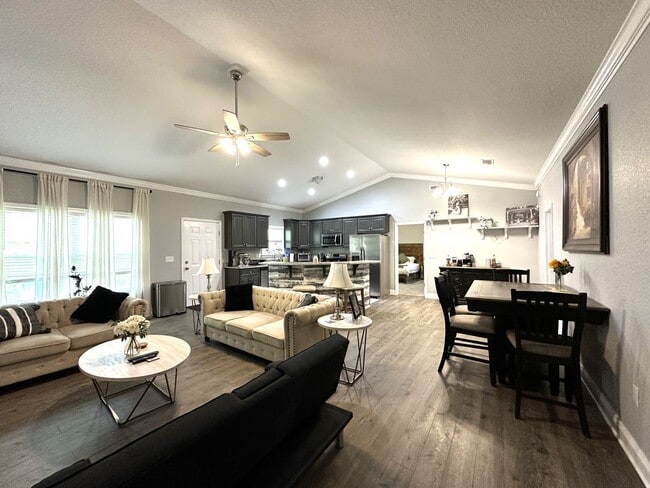 Building Photo - Beautiful north Crestview 4/Bed/2Bath Home