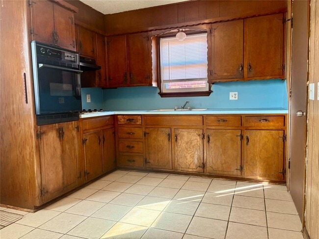 Building Photo - 6413 S Lindsay Ave