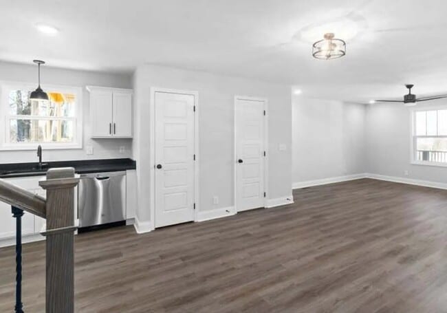 Building Photo - 64 W High St