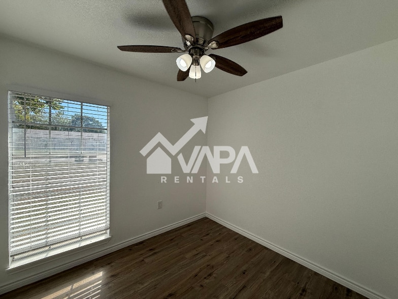 Building Photo - 5911 Autumn Lake