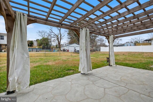 Building Photo - 1302 Squire Ln