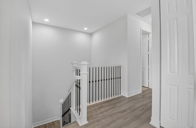 Building Photo - 8101 Ironstone Dr
