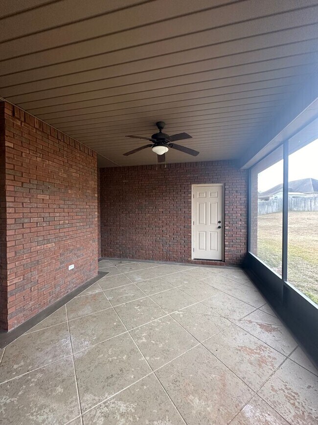 Building Photo - Shell Landing East!!! FRESH PAINT!!! NEW FLOORING!!!