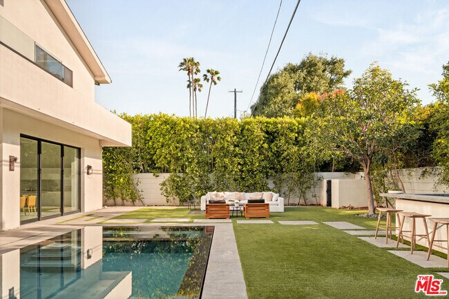 Building Photo - 4445 Camellia Ave