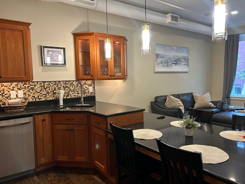 Building Photo - 22 E Market St