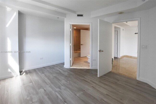 Building Photo - 801 Brickell Key Blvd