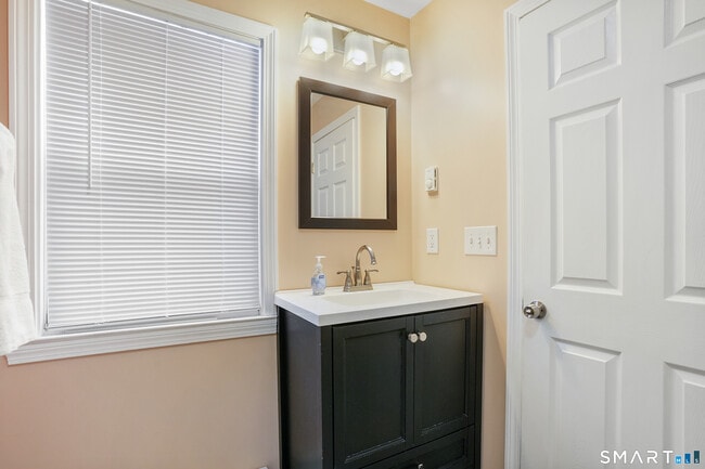 Building Photo - 62 Sherry Ln