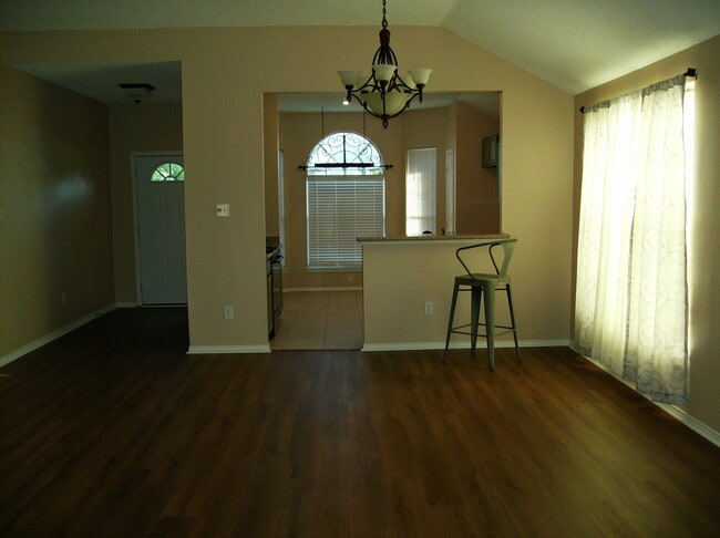 Building Photo - 414 Fleming St