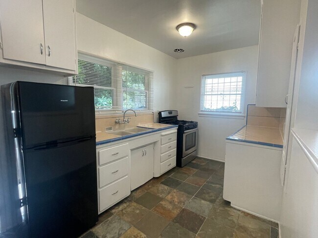 Building Photo - 1240-1246.5-12465 Tamarind Ave