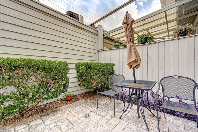 Building Photo - 5976 Woodway Place Ct