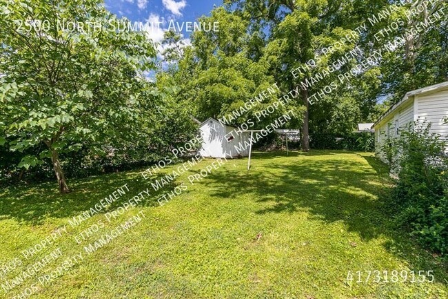 Building Photo - 2500 N Summit Ave