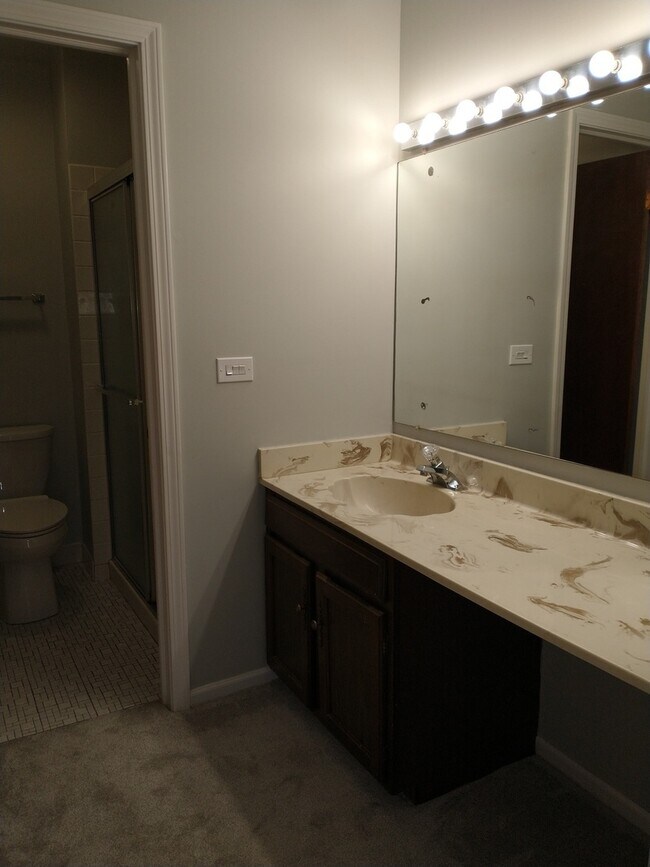 Building Photo - 905 Surrey Dr