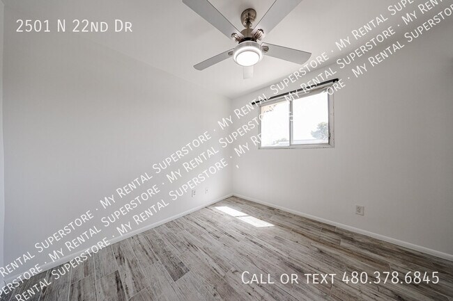 Building Photo - 2501 N 22nd Dr