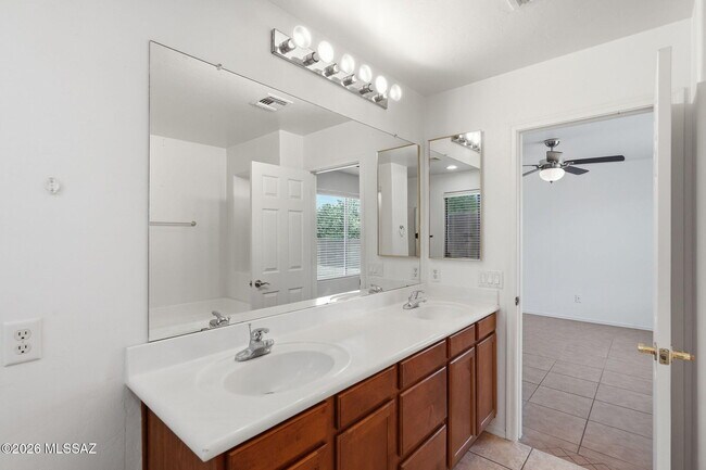 Building Photo - 8435 E Bowline Rd