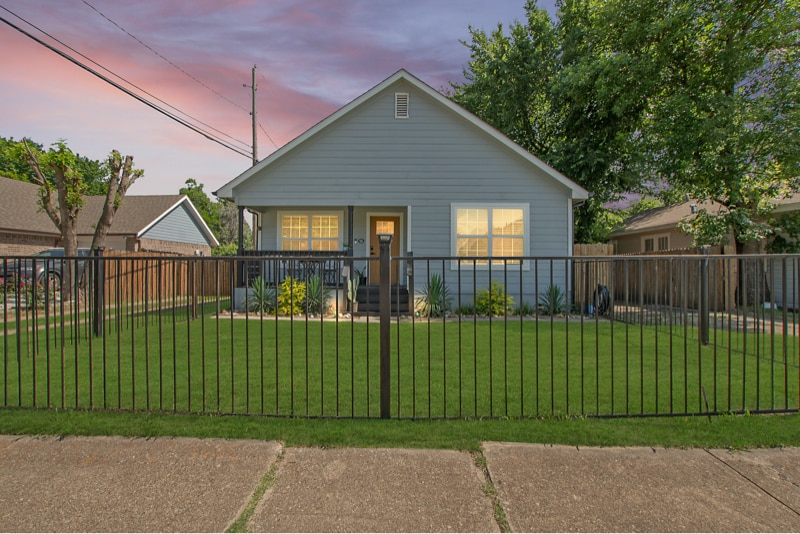 Building Photo - 958 E Allen Ave