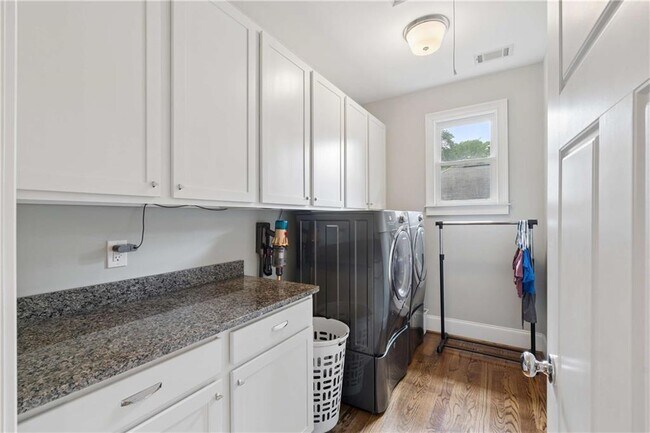 Building Photo - 355 6th St NE