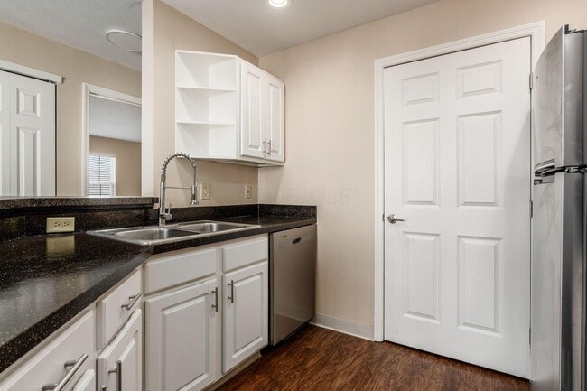 Building Photo - 5755 Laurel Pine Ln