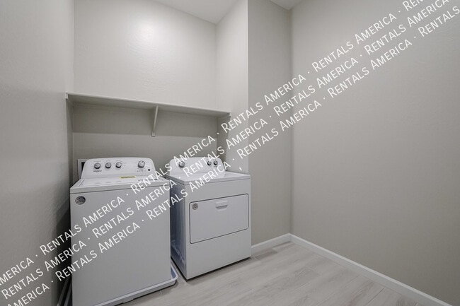 Building Photo - Desirable Community of Arabella