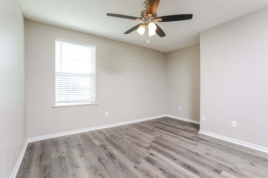 Building Photo - 2237 Aitkin Loop