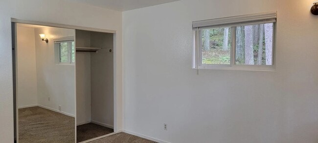 Building Photo - Amazing Country Home 4 bed, 2 bath with Ga...