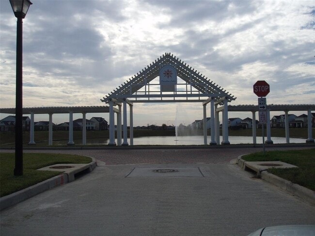 Building Photo - 6143 Settlers Lake Cir W