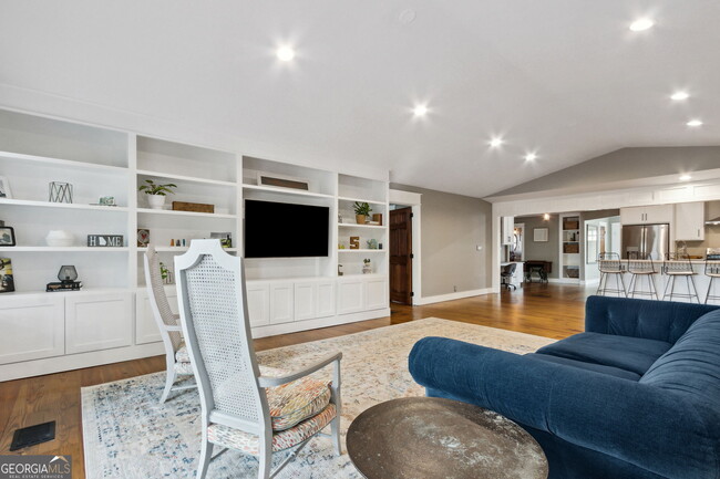 Building Photo - 208 Bishop Cir