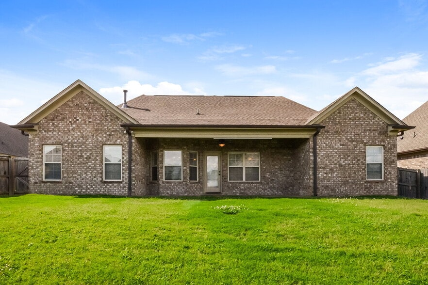Building Photo - 2647 Champion Hills Dr
