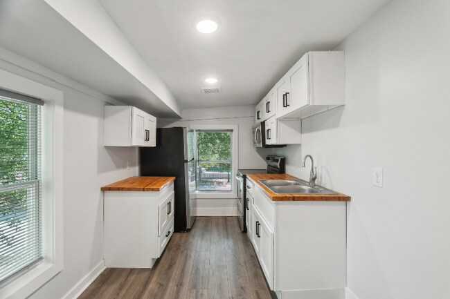 Primary Photo - 502 W 48th St