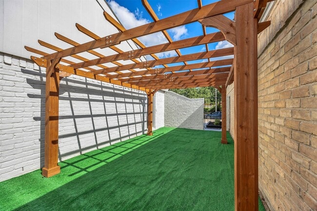 Building Photo - 14223 Stokesmount Dr