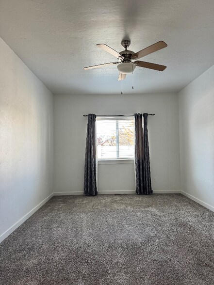 Building Photo - 2090 W Claira Rd