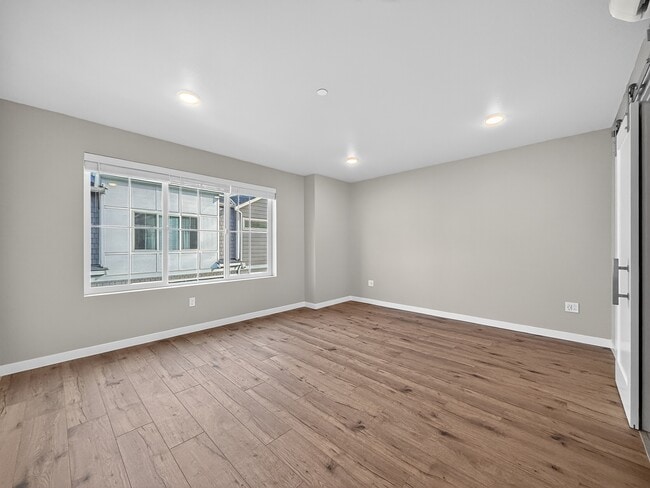 Building Photo - 1322 194th St SE