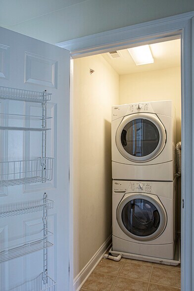 Washer Dryer 2nd Floor - 1114 Hyde Ln